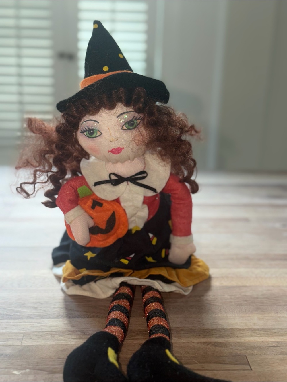 Vintage Sitting Witch | Halloween